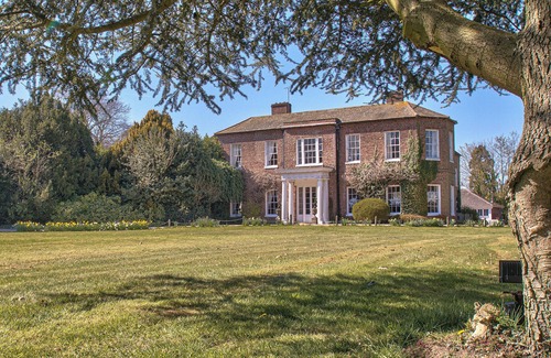Alkborough Cottage | Walcot Hall by Group Retreats - sleeps 25 guests in 8 bedrooms