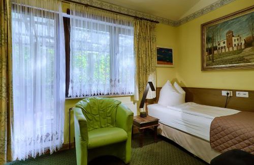 Mittenwalde Bed & Breakfast | Waldschlösschen