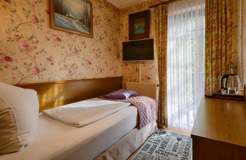 Mittenwalde Bed & Breakfast | Waldschlösschen