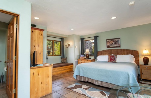 Uptown Sedona Hotel | Walk a Block to Uptown (Our Downtown) to the main shops, tours, restaurants.