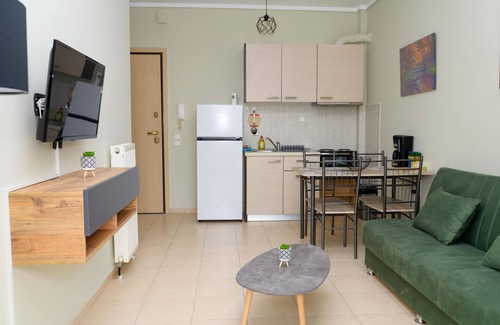 Thessaloniki Apartment | Walk by the sea.Enjoy your stay in this peaceful and central accommodation.