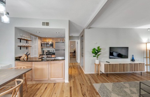 Central Boulder Apartment | Walk Downtown and to Hiking! Spacious 1 bedroom