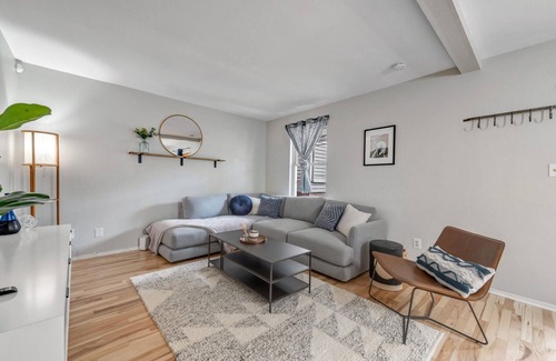 Central Boulder Apartment | Walk Downtown and to Hiking! Spacious 1 bedroom