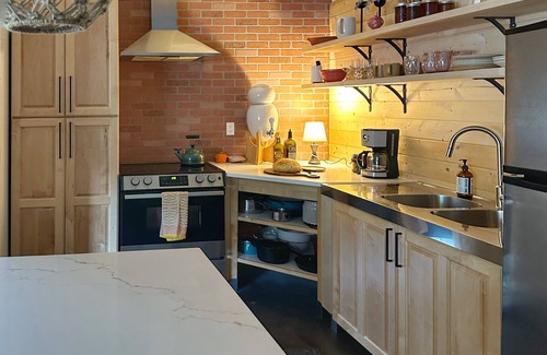 Nelson House | Walk everywhere from Railtown Suite! + spacious, beautiful, & comfortable.
