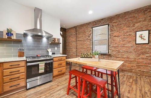 Lawrenceville House | Walk Everywhere★Custom Remodel★Off-Street Parking