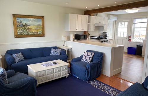 Block Island Ski Chalet | WALK FROM FERRY! WALK TO TOWN ! BIKE EVERYWHERE!