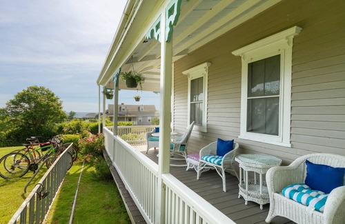 Block Island Ski Chalet | WALK FROM FERRY! WALK TO TOWN ! BIKE EVERYWHERE!