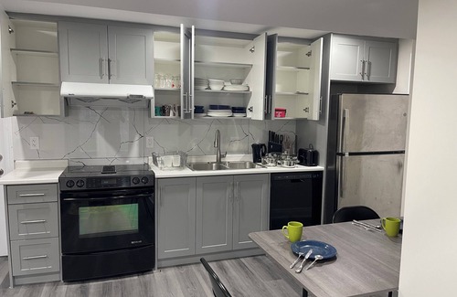 Thorold House | walk-in Basement - in suite Niagara falls