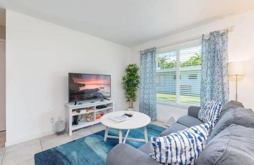 Santa Barbara Estates Apartment | Walk Pompano Beach From Our Cozy One Bedroom Apt