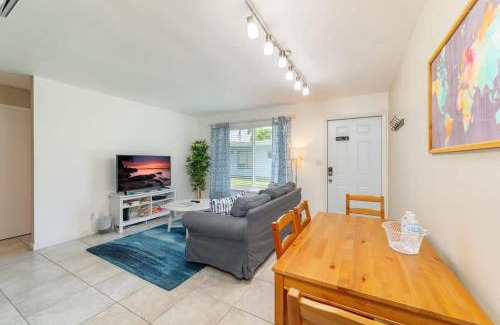 Santa Barbara Estates Apartment | Walk Pompano Beach From Our Cozy One Bedroom Apt