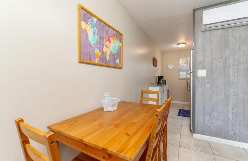 Santa Barbara Estates Apartment | Walk Pompano Beach From Our Cozy One Bedroom Apt
