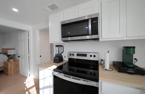 Denton House | Walk To A-Train, Mins To TWU & UNT 2BR In Denton