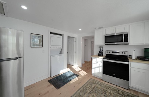 Denton House | Walk To A-Train, Mins To TWU & UNT 2BR In Denton