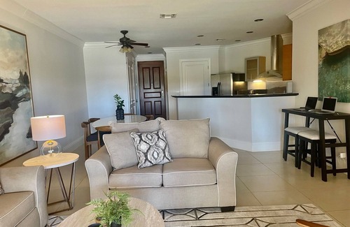 Bahamia West Condo | Walk to Bahamia Beach