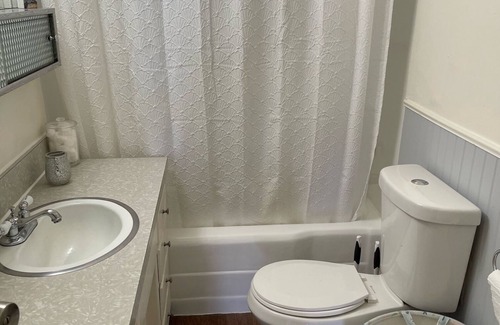 Grover Beach Cottage | Walk to Beach - 2b1b Butterfly Cottage Sleeps 4