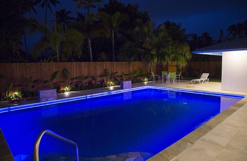 Kailua House | Walk to beach, 3 bd, 2 bth private house, heated pool, yard, AC, WIFI, parking