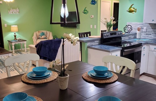 Englewood Apartment | WALK TO BEACH ACCESS! DOG FRIENDLY!