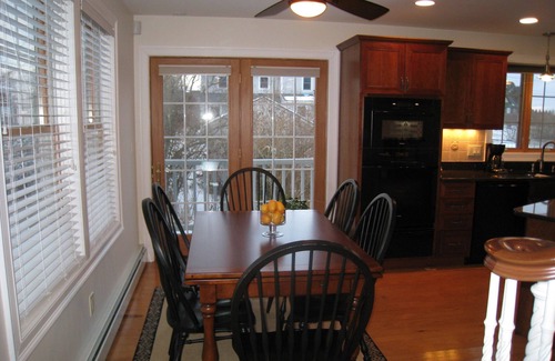 Matunuck House | WALK TO BEACH, CAR BEACH PASS, LINENS PROVIDED