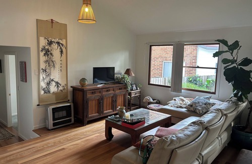 Bateau Bay House | Walk to beach, cafes, national parks from chic coastal retreat