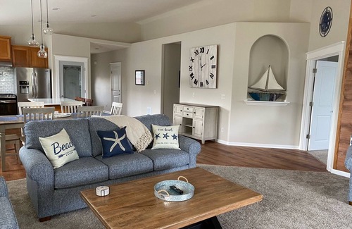 Long Beach House | Walk to beach, Discovery Trail, and Golf Course