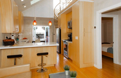 Pacific Grove House | Walk to Beach, Downtown! Spa & Private Deck Updated Historic Home @ Lovers Pt