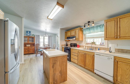 Longtown House | Walk to Beach: Eufaula 'Fisherman’s Delight' Home