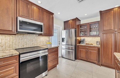 17th Street Causeway House | Walk to Beach/Heated Pool/Serenity at its Finest/Orchid Key/Residences