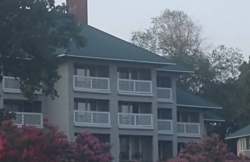 Kingsmill Apartment | Walk to beach, large room on wooded lake, "Kingsmill on the James"