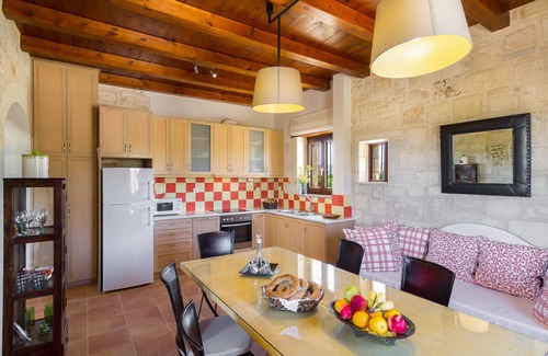 Rapaniana Villa | Walk to beach! Luxury and Serenity, Seaside Home