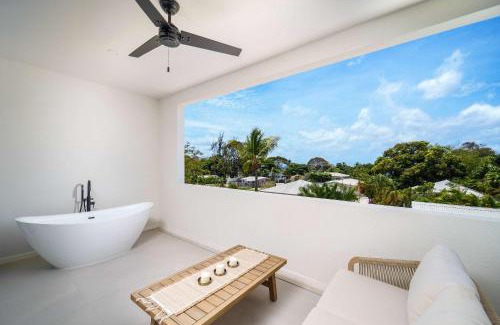 Lower Carlton Beach Apartment | Walk to Beach, NEW LUX 4BD Villa & Pool! Near Holetown