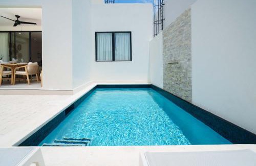 Lower Carlton Beach Apartment | Walk to Beach, NEW LUX 4BD Villa & Pool! Near Holetown