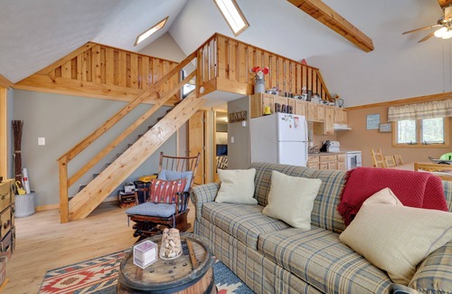 Pocono Lake Cabin | Walk to Beach: Pocono Lake Cabin w/Pool Access!