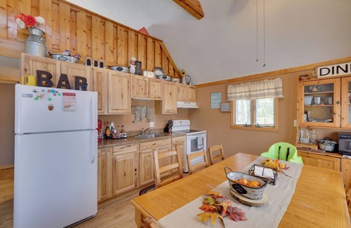 Pocono Lake Cabin | Walk to Beach: Pocono Lake Cabin w/Pool Access!
