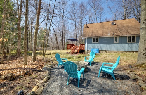 Pocono Lake Cabin | Walk to Beach: Pocono Lake Cabin w/Pool Access!