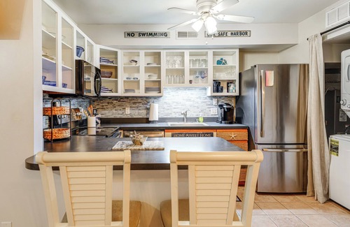 Caine Woods Condo | Walk to Beach + Restaurants: Ocean City Getaway