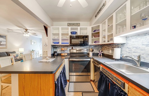 Caine Woods Condo | Walk to Beach + Restaurants: Ocean City Getaway