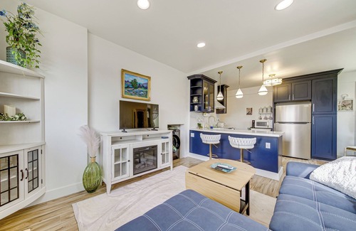 Anacortes Apartment | Walk to Beach & Shops: Dtwn Anacortes Apartment!