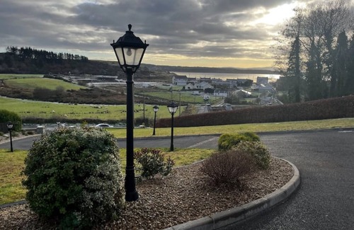 Inver House | *Walk to Beach | Spacious & Clean | Ocean Views*