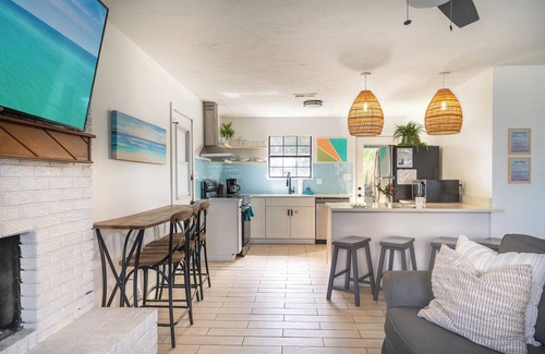 El Centro Beach House | Walk to Beach, Hot Tub, Fire Pit, King Bed! Ask about monthly rentals in winter!