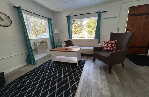 Applegate Cabin | Walk to beach, 2BR, A/C