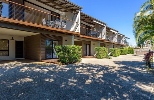 Rainbow Beach House | Walk to beach, walk to shops, walk to everything.