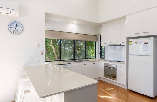 Rainbow Beach House | Walk to beach, walk to shops, walk to everything.