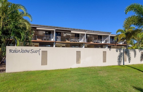 Rainbow Beach House | Walk to beach, walk to shops, walk to everything.