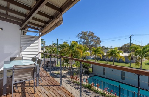 Rainbow Beach House | Walk to beach, walk to shops, walk to everything.