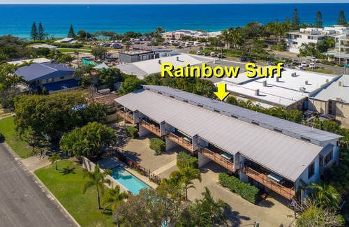 Rainbow Beach House | Walk to beach, walk to shops, walk to everything.