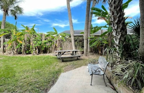 Vilano Beach Apartment | Walk to beautiful Vilano Beach