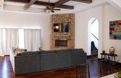 Lakeland Park House | Walk to Boat Launch Stylish Austin Gem
