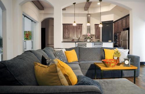 Lakeland Park House | Walk to Boat Launch Stylish Austin Gem