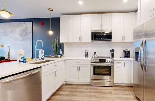 Nashville Condo | 🎶 Walk to Broadway! Cozy 6 Person Retreat with All that You Need (and more)! ✨