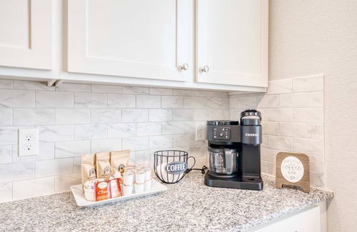 Fayetteville House | Walk-to-Campus 6BR Retreat - Steps to Razorback Stadium & UA
